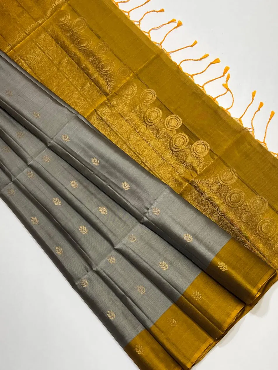 Circle and Leaf Buttas Antique Gold Zari Kanchipuram Silk Saree